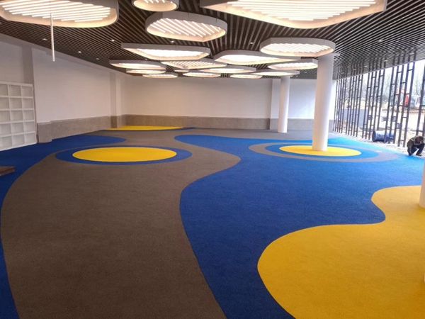 體育場地材料廠家介紹關于體育館照明的問題